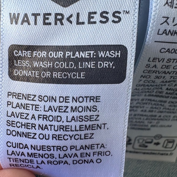 Levi Women Classic Bermuda Denim Shorts Size 22W NWT Beach Vacation Football - Picture 7 of 12